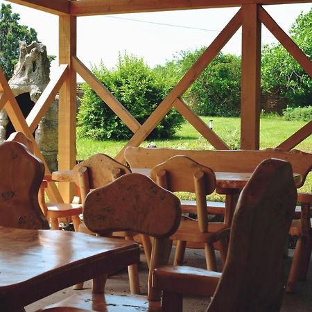Matko Airport Es Elmenykoezpont Bed and Breakfast Εξωτερικό φωτογραφία