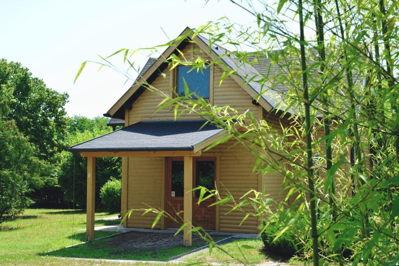 Matko Airport Es Elmenykoezpont Bed and Breakfast Εξωτερικό φωτογραφία