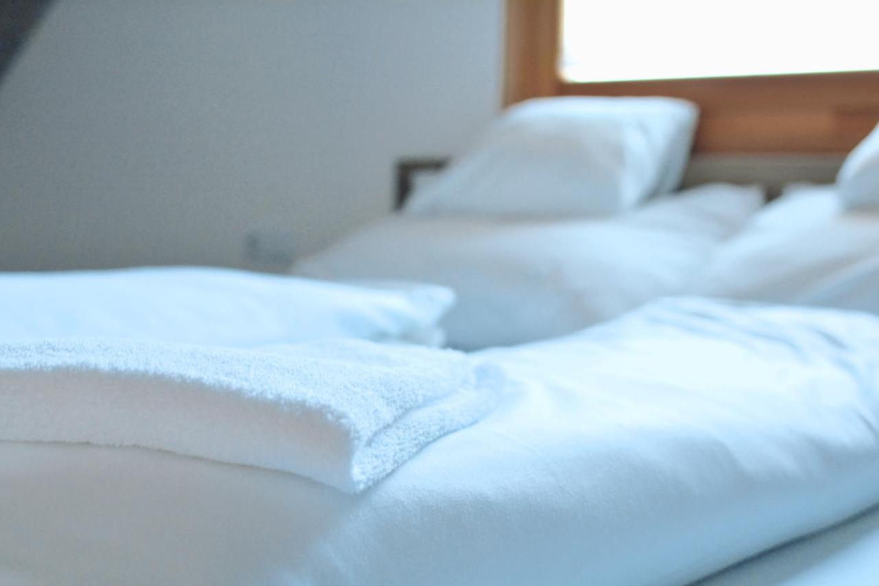 Matko Airport Es Elmenykoezpont Bed and Breakfast Εξωτερικό φωτογραφία