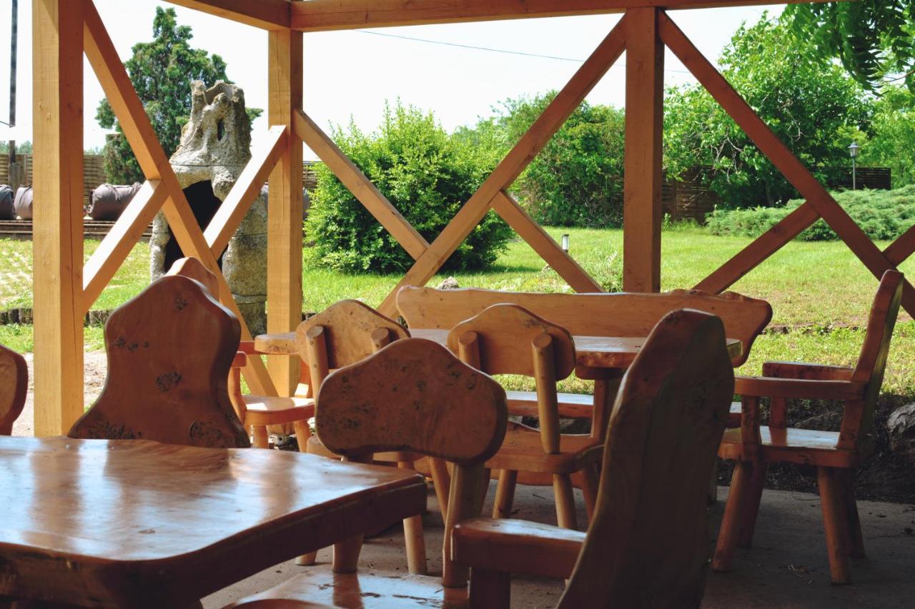 Matko Airport Es Elmenykoezpont Bed and Breakfast Εξωτερικό φωτογραφία
