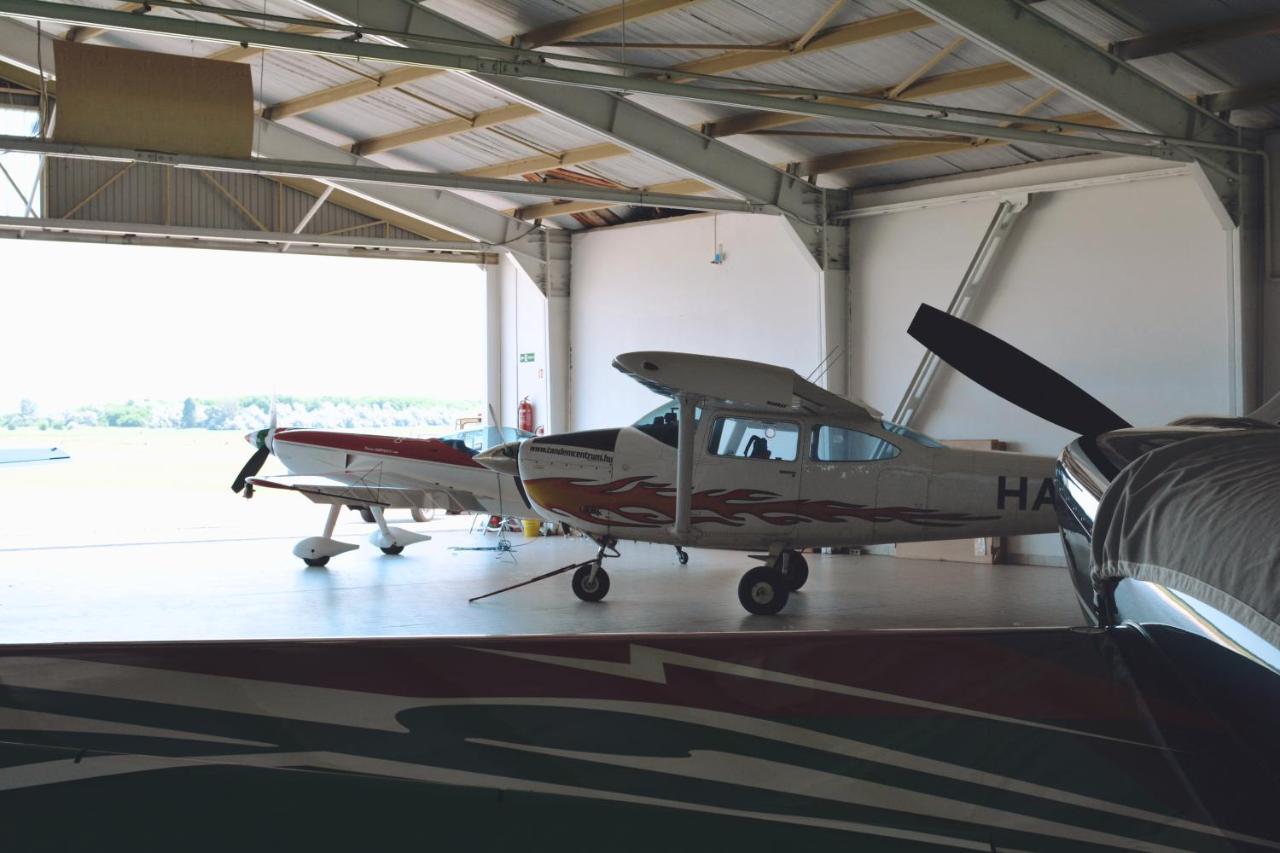 Matko Airport Es Elmenykoezpont Bed and Breakfast Εξωτερικό φωτογραφία